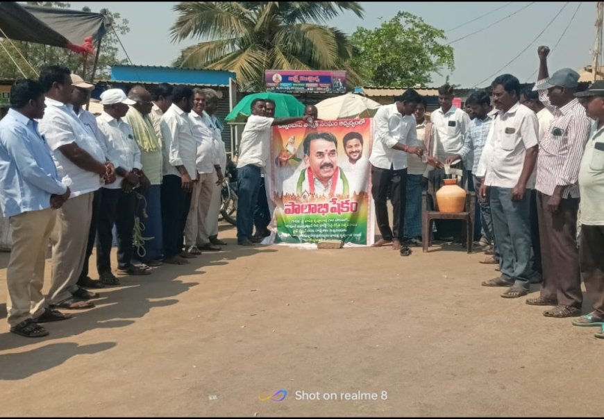 జూపల్లి కి చిన్నంబావి మండల లో పాలాభిషేకం ఉమేష్ నాయుడు ఆధ్వర్యంలో