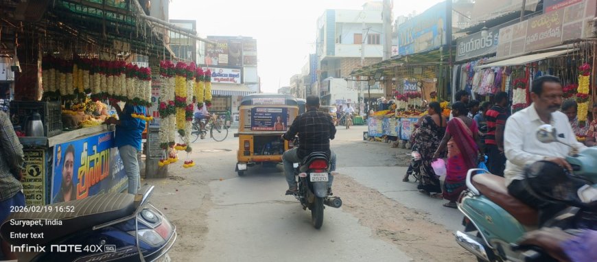 విస్తరిస్తున్న వ్యాపారాలు ఇరుకవుతున్న రహదారులు