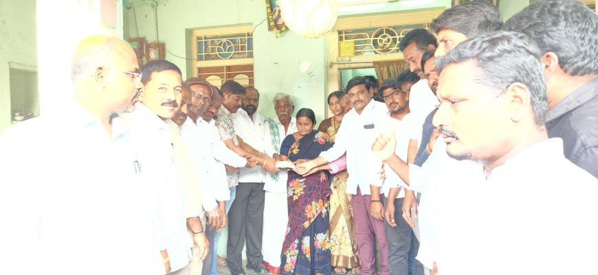 గ్రామ నేతకు “పరిమిత పరామర్శ”నా  ? – రూ.2.5 లక్షల సాయంపై మళ్లీ మళ్లీ వస్తున్న ప్రశ్నలు