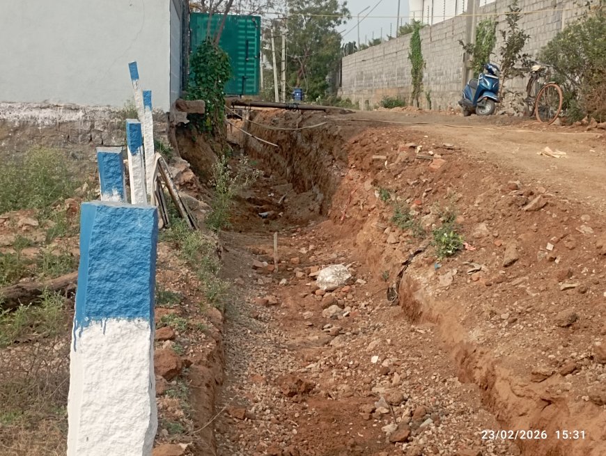 అయ్యా అధికారులారా ....డ్రైనేజీ కాలువను సరి చేయాలి