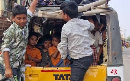 స్కూల్ బస్సులు గా మారిన ప్రైవేట్ ఆటోలు