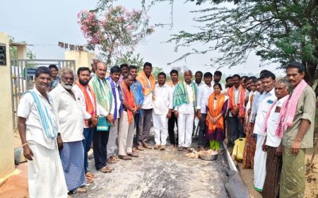 గురజాల గ్రామంలో నూతన సిసి రోడ్లు నిర్మాణం..సర్పంచ్ ఎర్ర రోజా సుధాకర్