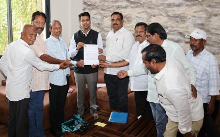 జర్నలిస్టుల సమస్యలు, అకిటేషన్స్ విషయంలో జిల్లా కలెక్టర్ అనుదీప్ దూరిసెట్టి వినతి పత్రం