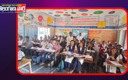 రామాపురం గ్రామంలో  పదవ తరగతి విద్యార్థులకు పెన్నుల పంపిణీ