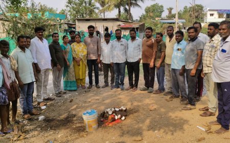 నూతన సీసీ రోడ్డు శంకుస్థాపన చేసిన సర్పంచ్