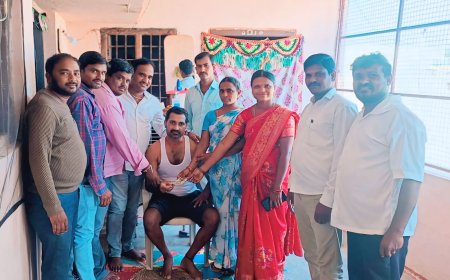 తోటి స్నేహితునికి 30వేలు రూ"2003 ఎస్.ఎస్.సి బ్యాచ్ ఆర్థిక సహాయం