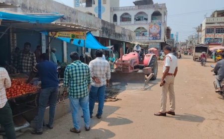 రోడ్డు ఆక్రమించి వ్యాపారాలు చేయొద్దు..