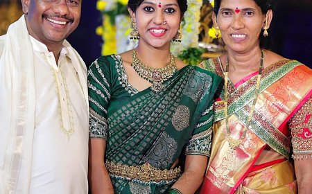 అమ్మ నాన్న లతో సింగర్ మధుప్రియ