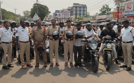 హెల్మెట్ ధరించి ప్రమాదంలో రక్షణ పొందండి