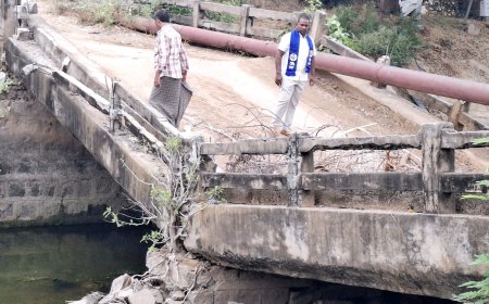 వంతెన కూలీ 3 నెలలు అయిన పట్టించుకోని అధికారులు.