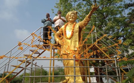 స్వర్గీయ ఎన్టీ ఆర్ కి కేంద్ర ప్రభుత్వం భారతరత్న ఇచ్చి సత్కరించాలి.