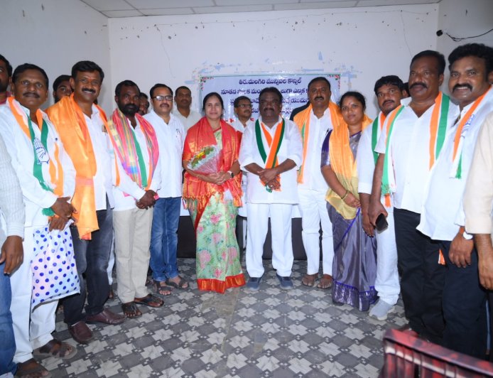 ఇంటి దొంగలను వదిలే ప్రసక్తే లేదు : ఎమ్మెల్యే మందుల సామెల్