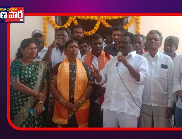 మహిళా సంఘాల భవనాలకు శంకుస్థాపన ఎమ్మెల్యే మందుల సామేల్