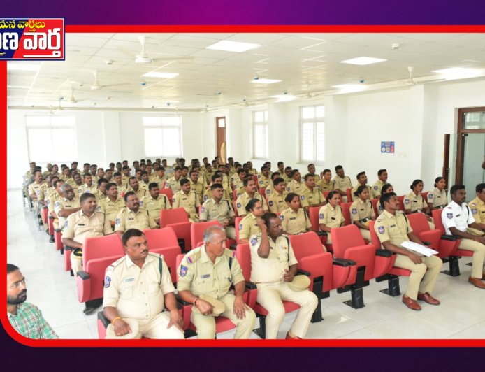 జోగుళాంబ గద్వాల్ ఆర్ముడ్ రిజర్వ్ పోలీసులతో పోలీస్ దర్బార్