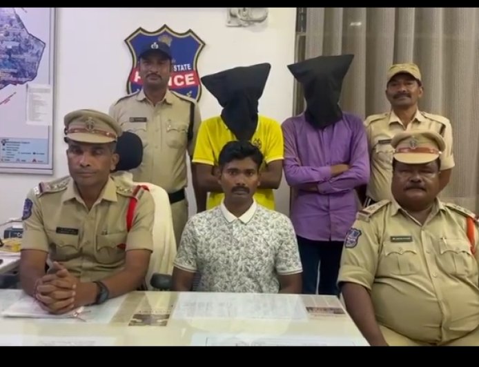 గంజాయి సేవిస్తూ ఇద్దరు యువకులు అరెస్ట్