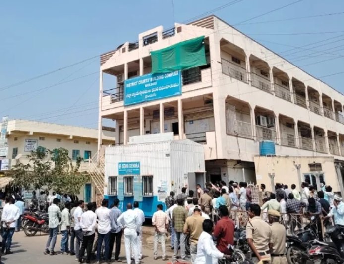 ములుగు జిల్లా కోర్టుకు బాంబు బెదిరింపు