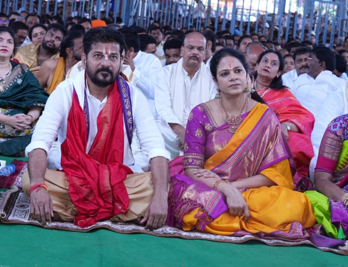 అంగరంగ వైభవంగా శ్రీ సీతారాముల కళ్యాణ మహోత్సవం కిక్కిరిసిన భద్రాద్రి క్షేత్రం