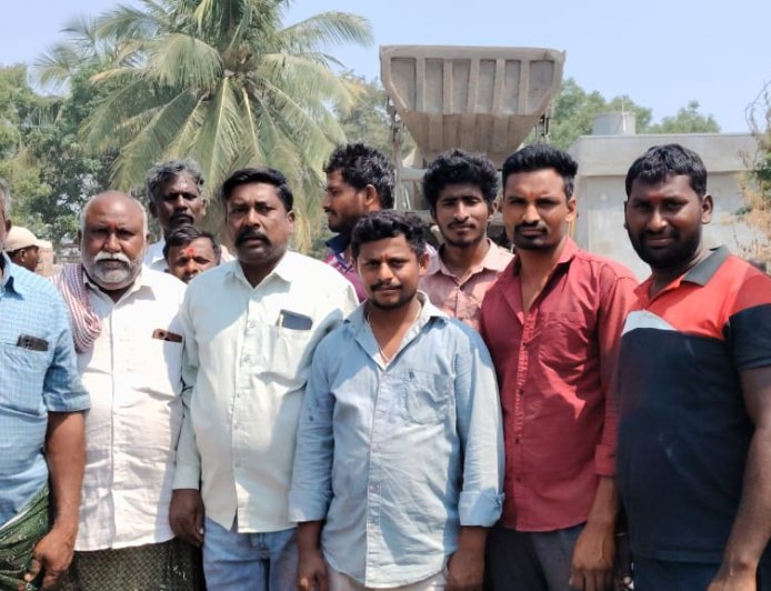 ఆజీంపేట గ్రామంలో సిసి రోడ్ నిర్మాణం..సర్పంచ్ కన్నబోయిన లింగస్వామి