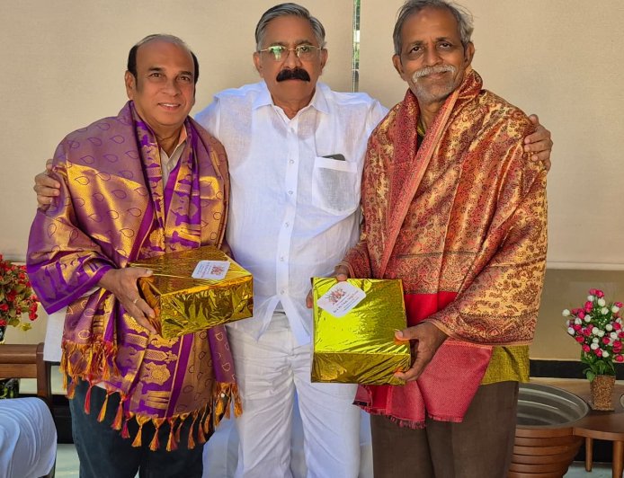 ప్రముఖ పర్యావరణ ప్రేమికులను సన్మానించిన పాకాల దుర్గాప్రసాద్