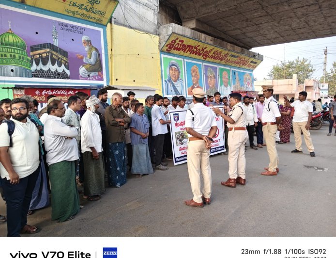 ఎన్టీఆర్ జిల్లా చిల్లకల్లు లోహెల్మెట్ అవగాహన కార్యక్రమం""ACP రామచంద్రరావు ఆధ్వర్యంలో