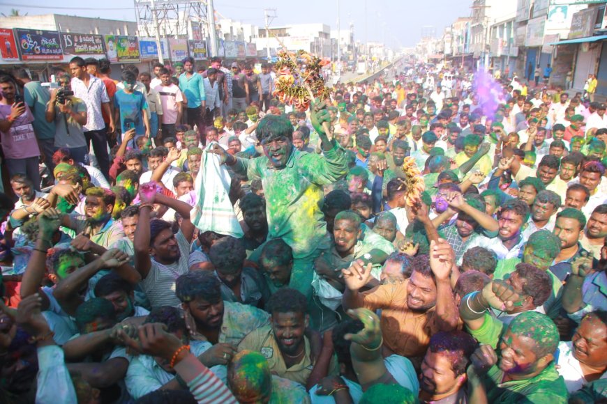 నకిరేకల్ అంటే వేముల వీరేశం… వేముల వీరేశం అంటే హోలీ!