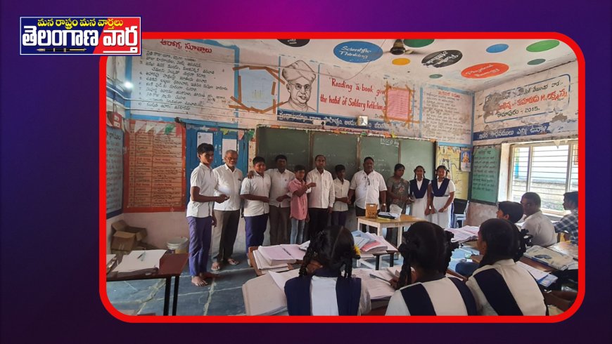 రామాపురం గ్రామంలో  పదవ తరగతి విద్యార్థులకు పెన్నుల పంపిణీ