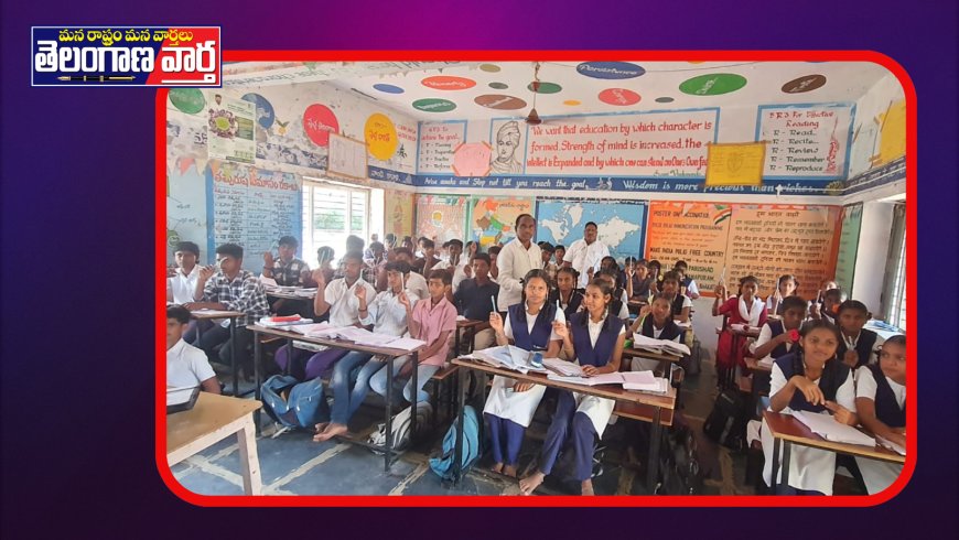 రామాపురం గ్రామంలో  పదవ తరగతి విద్యార్థులకు పెన్నుల పంపిణీ