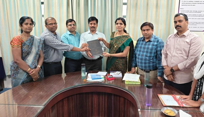 డాక్టరేట్ పట్టా పొందిన పేదింటి ఆణిముత్యం Dr కమలాకర్