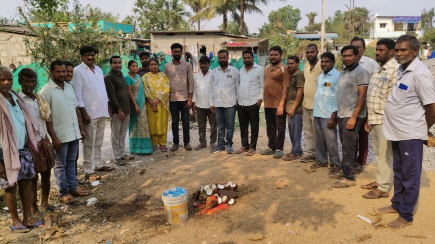 నూతన సీసీ రోడ్డు శంకుస్థాపన చేసిన సర్పంచ్