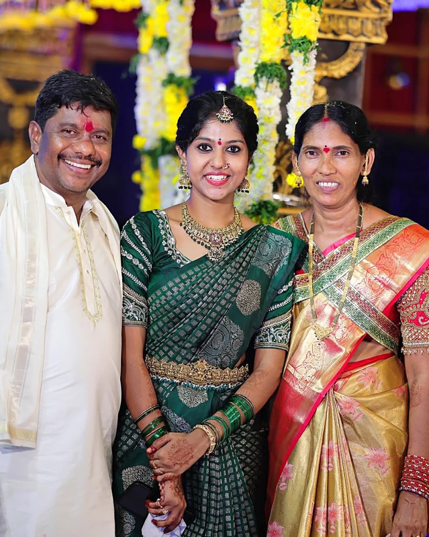 అమ్మ నాన్న లతో సింగర్ మధుప్రియ