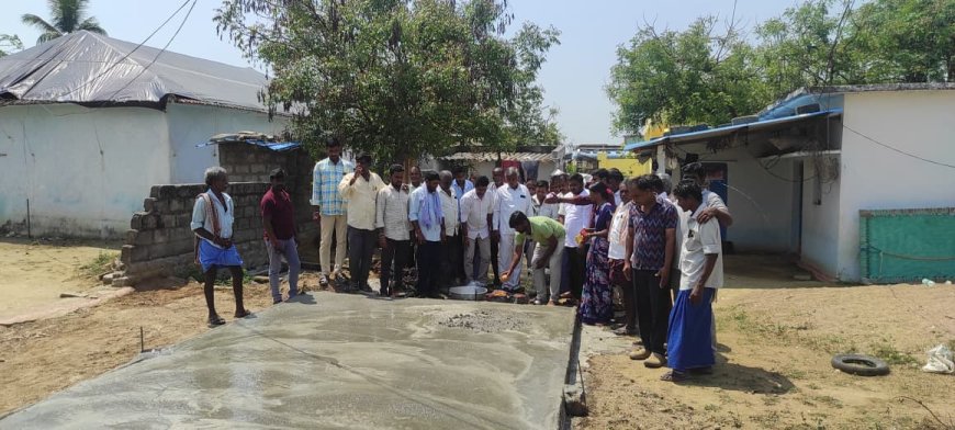 గురజాల గ్రామంలో నూతన సిసి రోడ్డు ప్రారంభించిన సర్పంచ్ ఎర్ర రోజా సుధాకర్