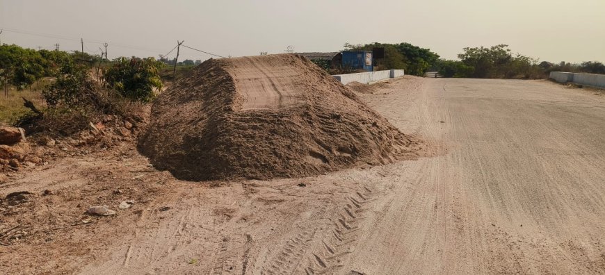 ఇసుక డంపు ఎవరిదో..