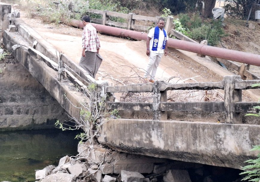 వంతెన కూలీ 3 నెలలు అయిన పట్టించుకోని అధికారులు.