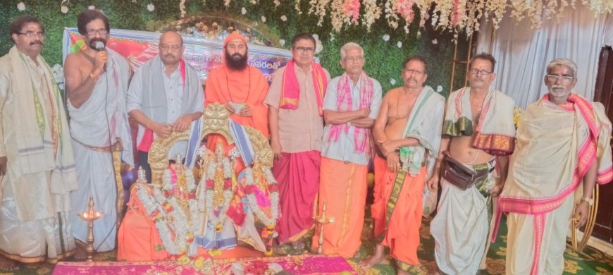 స్వామి స్థిత ప్ర జ్ఞానంద సరస్వతి స్వామి వారి పర్యవేక్షణలో నిర్వ హించిన శ్రీ సీతారాము లకళ్యాణం పట్టాభిషేకం 