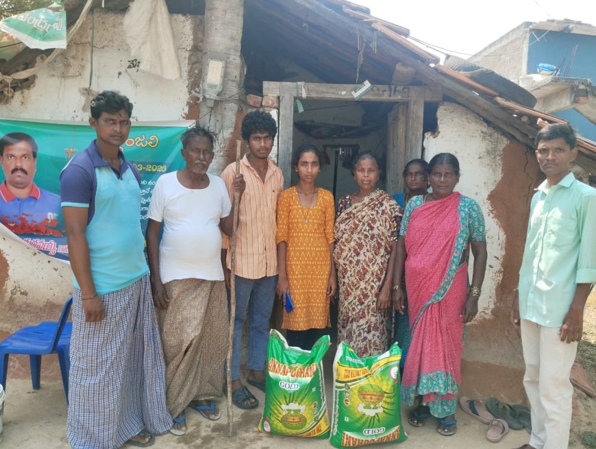 మృతుని కుటుంబానికి ఆర్థిక సహాయం"మానవత్వం చాటుకున్న కోదాడ దేవి మెడికల్ యజమాని