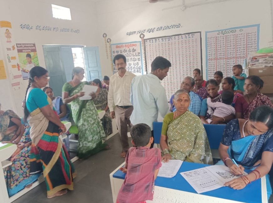 ఉల్లాస్- అమ్మకు అక్షర మాల కార్యక్రమం నిర్వహించిన ఏపీవో ధనుంజయ రాజు ధనుంజయ రాజు