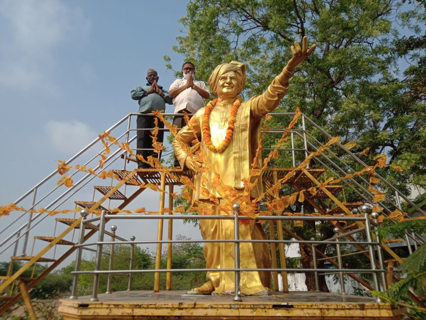 స్వర్గీయ ఎన్టీ ఆర్ కి కేంద్ర ప్రభుత్వం భారతరత్న ఇచ్చి సత్కరించాలి.