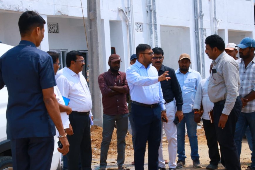 హుజూర్నగర్ మండల కేంద్రంలో రామస్వామి గుట్ట వద్ద ఇందిరమ్మ ఇండ్లను పరిశీలించిన