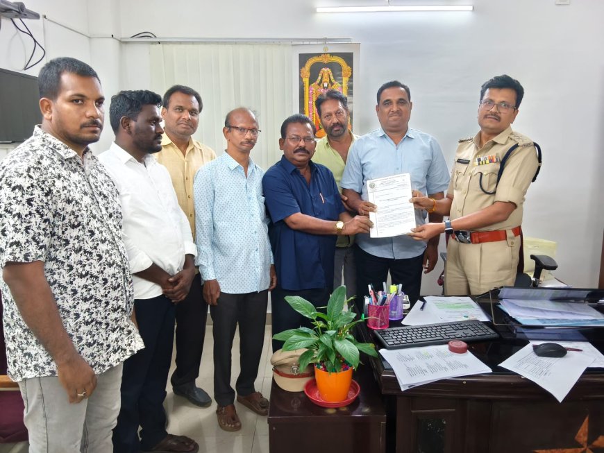 ఖమ్మం ప్రెస్ క్లబ్ పునఃప్రారంభానికి వేగం... ఏసీపీ రమణమూర్తికి జర్నలిస్టుల వినతి