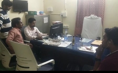 రైతు సేవ  కార్యాలయంలో మందు బాబుల జోరు