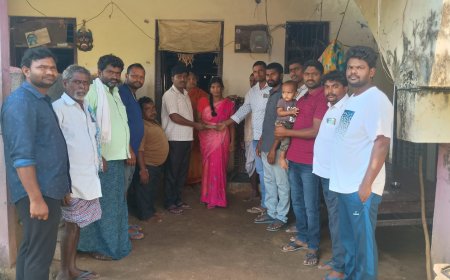 బాధిత కుటుంబానికి అండగా చిన్ననాటి స్నేహితులు