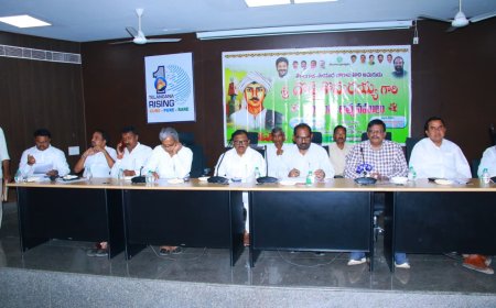 దొడ్డి కొమురయ్య జయంతి సందర్భంగా ఘనంగా నివాళులు అర్పించిన జిల్లా వైద్య ఆరోగ్య శాఖ అధికారి డాక్టర్ వెంకటరమణ.