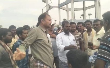 చాపల లోడుకు అడ్డుకున్న గ్రామస్తులు