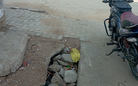 ప్రమాదకరంగా డ్రైనేజీ పైకప్పు ...పట్టించుకోని అధికారులు