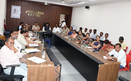 రోడ్ సేఫ్టీ కార్యక్రమాలు విజయవంతం చేయాలి