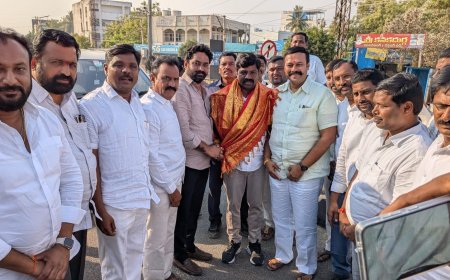 వేముల వీరేశం కి స్వాగతం పలికిన ఏఐసీసీ సభ్యులు రాంరెడ్డి సర్వోత్తమ్ రెడ్డి,