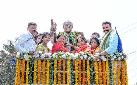 అంబేద్కర్ విగ్రహాన్ని ఆవిష్కరించిన రాంరెడ్డి సర్వోత్తమ్ రెడ్డి, మొరిశెట్టి నివేదిత లక్షాది.