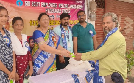 అంబేద్కర్ జయంతి  సందర్భంగా పేద విద్యార్థులకు స్కూల్ బ్యాగుల పంపిణీ 