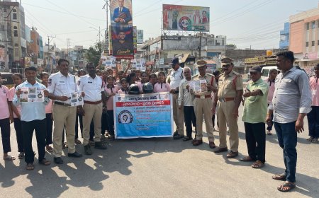 రోడ్లు భద్రత నియమాలు పట్ల అవగాహన""కోదాడ ట్రాఫిక్ పోలీస్