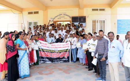 టీజీఈజేఏసీ ఆధ్వర్యంలో ఆర్డీవో ఆఫీస్ వద్ద నిరసన 